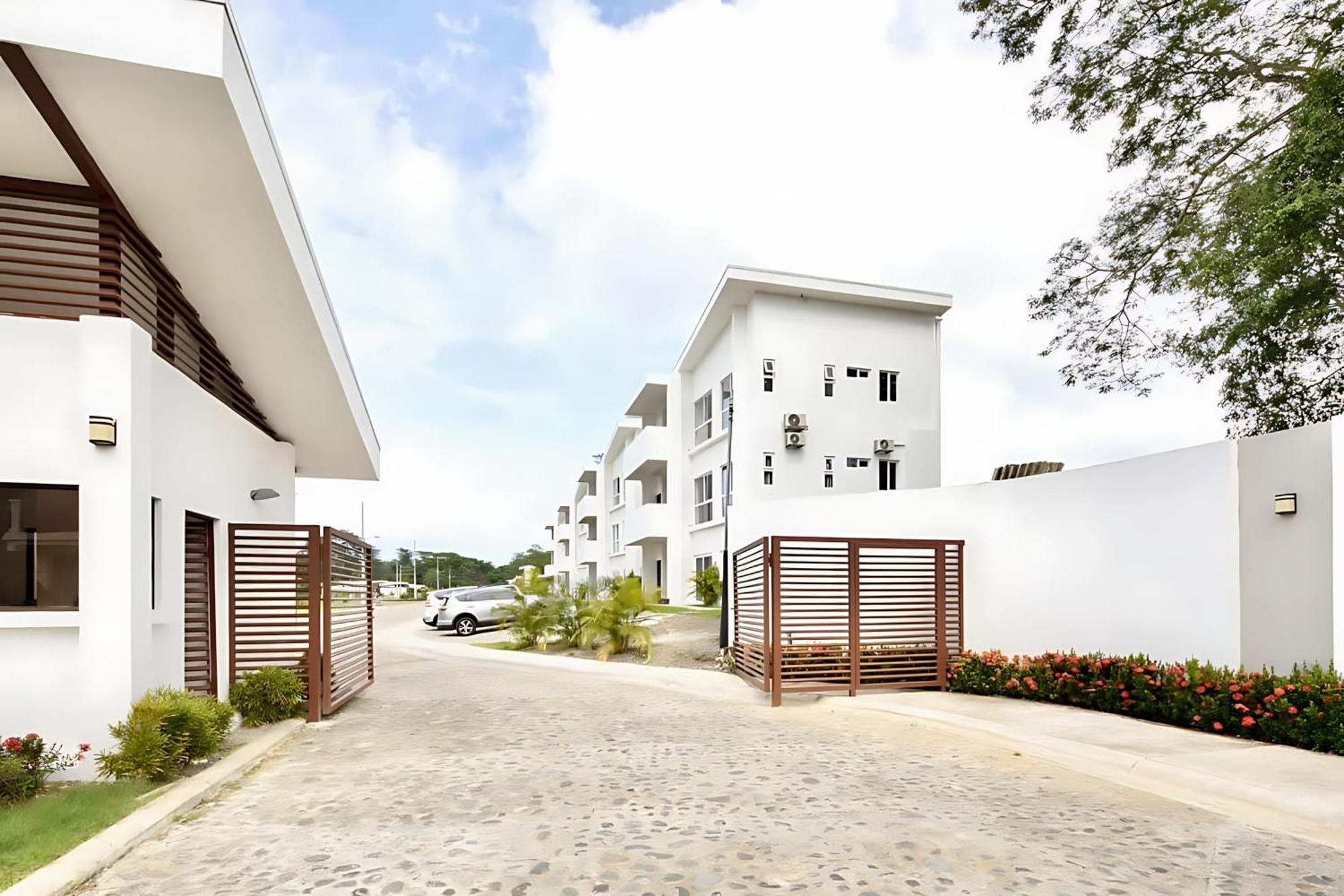 Modern 2Br Condo - Minutes From Jaco Beach - Prime Location Exterior photo